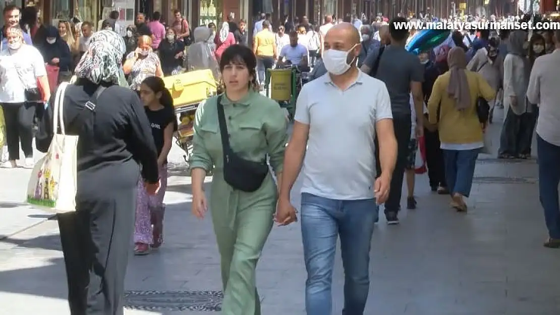 Gaziantep'teki çarşılarda yoğunluk azalmıyor