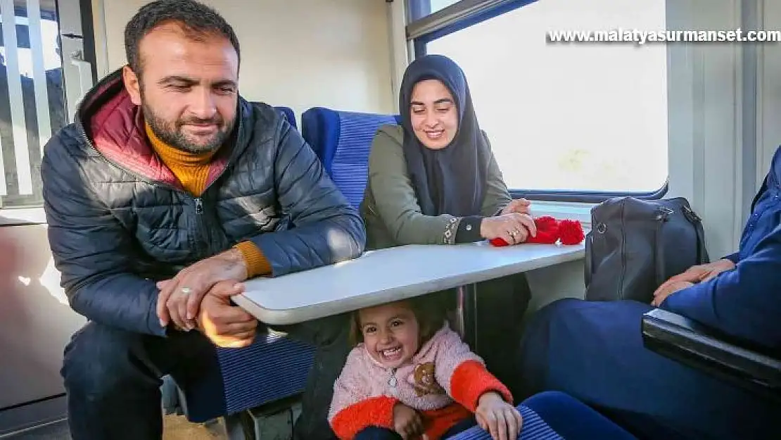 Gaziray ile entegre çalışan raybüs, yolculardan büyük rağbet görüyor