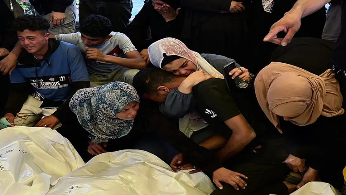 Gazze'de Katliam Devam Ediyor Şehit Sayısı 52 Bini Aştı