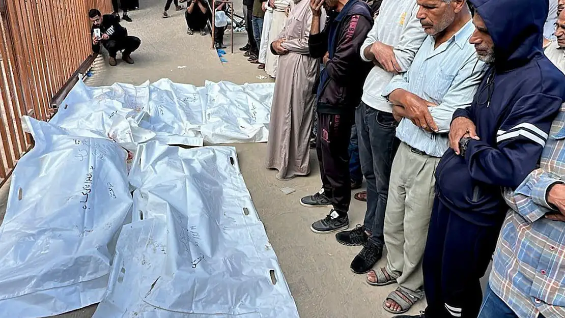 Gazze Şeridi'nde şehit sayısı 53 bin 573'e yükseldi