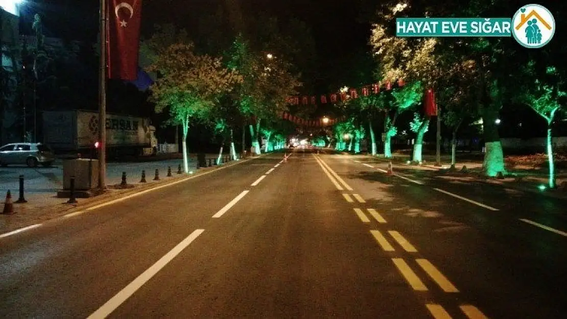 Gece mesaisinde yolların işaretleri yapıldı