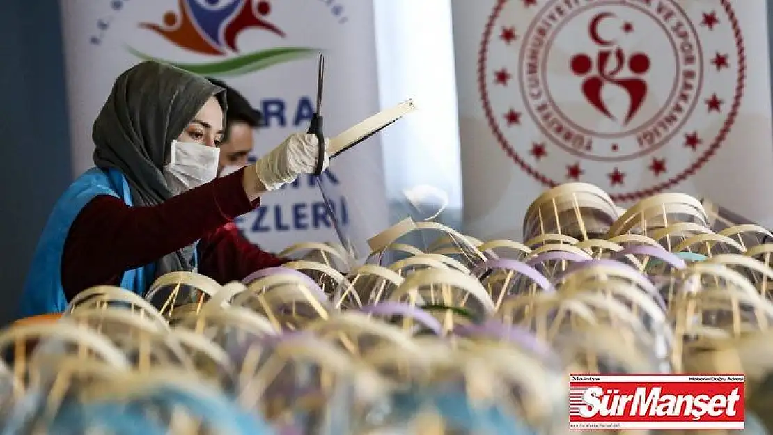 Gençlik merkezlerinde 'Korumalı maske' üretimi