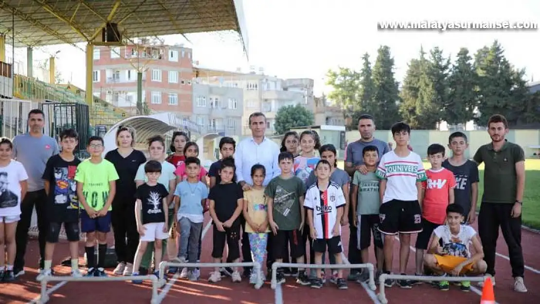 Gençlik Spor Müdürü Keleş, şampiyon sporcularla bir araya geldi