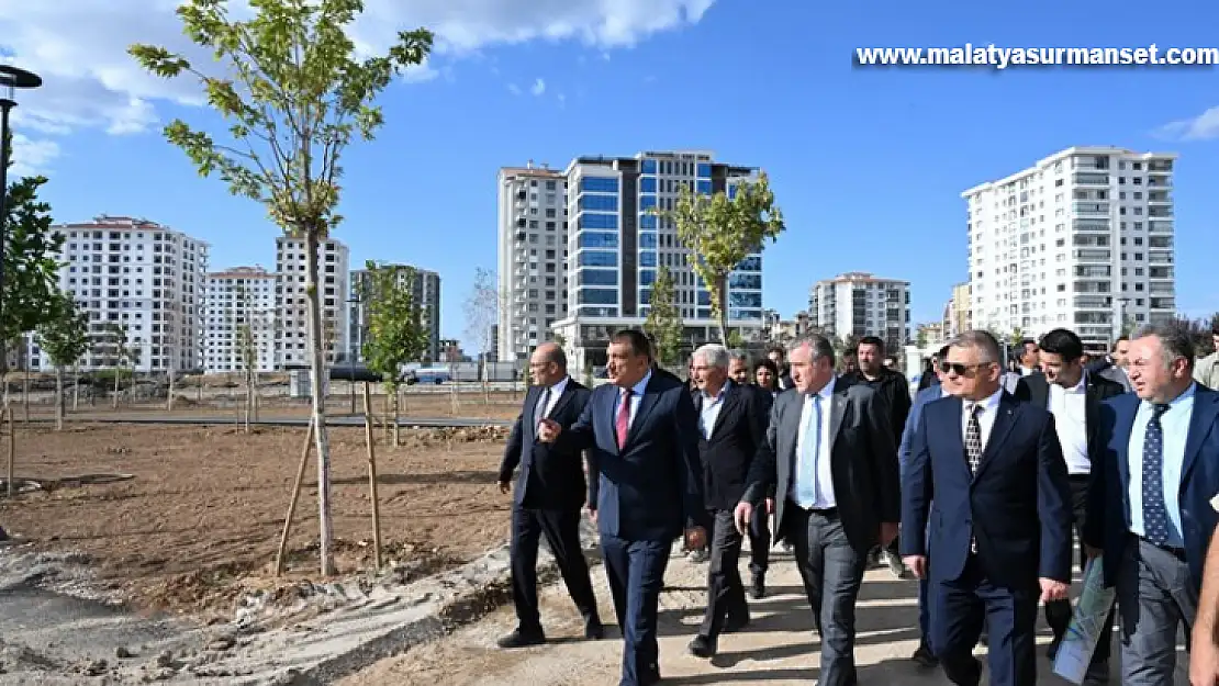 Gençlik ve Spor Bakanı Osman Aşkın Bak, 100. Yıl Parkı'nı gezdi