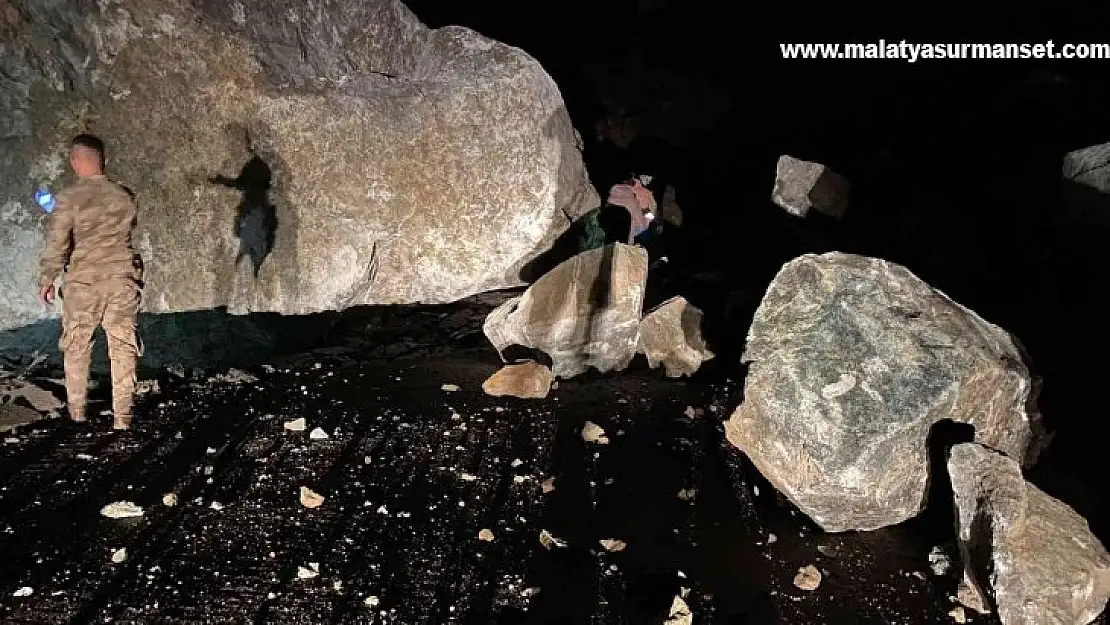 Giresun'da heyelan sonucu karayolu ulaşıma kapandı