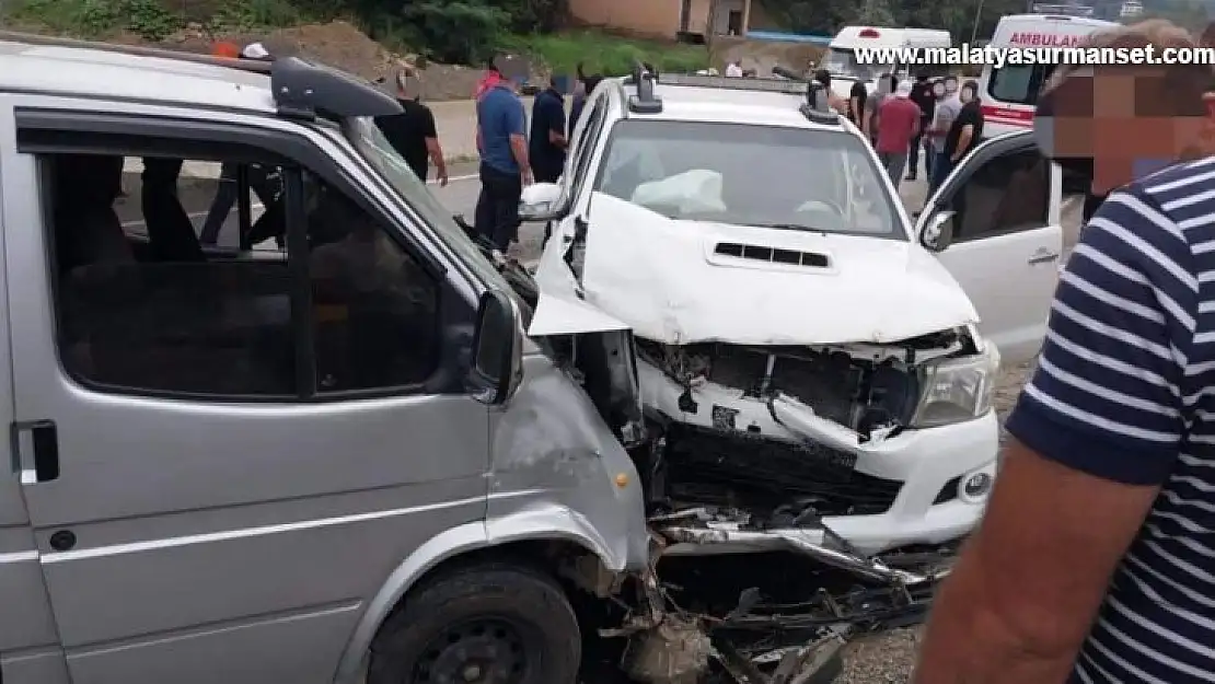 Giresun'da trafik kazası: 13 yaralı