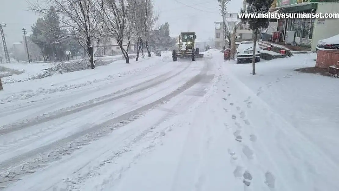 Gölbaşı Belediyesi kar temizleme çalışmalarını sürdürüyor