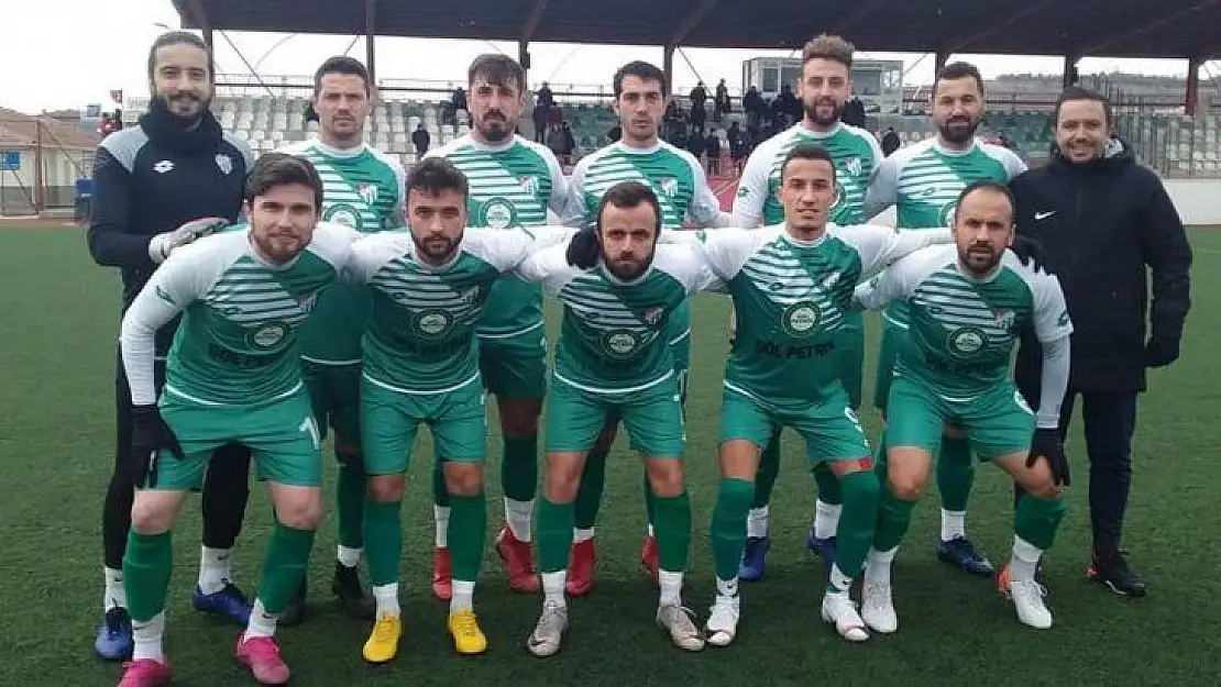 Gölbaşı Belediyespor, sahasında Nallıhan 1864 Spor'u 2-1 mağlup etti.