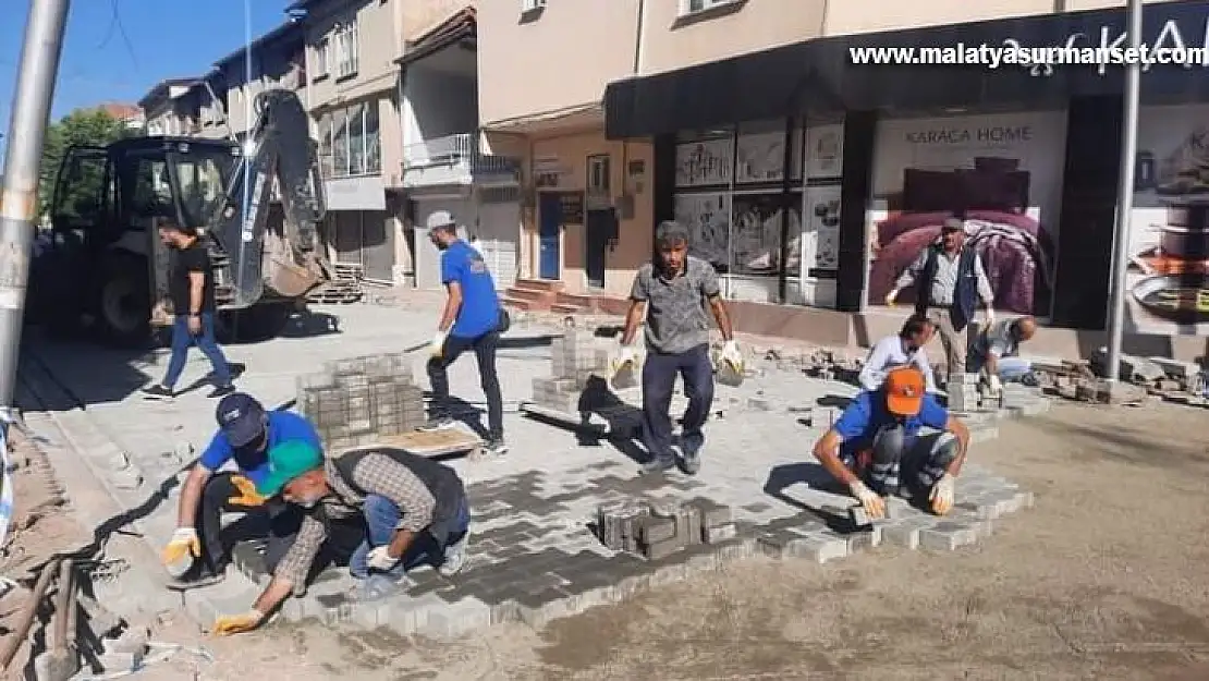 Gölbaşı ilçesinde caddelere kilitli parke taşı döşeniyor