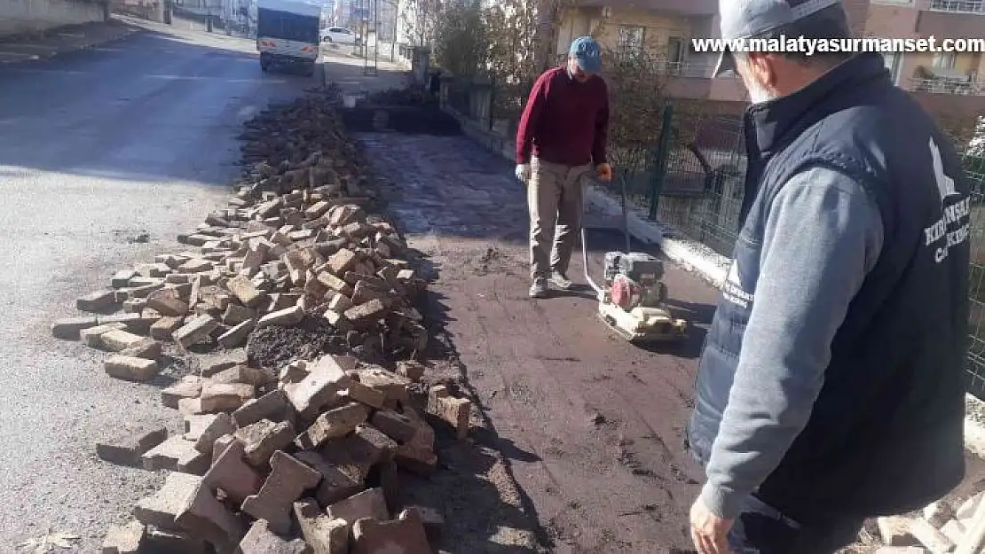 Gölbaşı'nda yol bakım çalışmaları devam ediyor