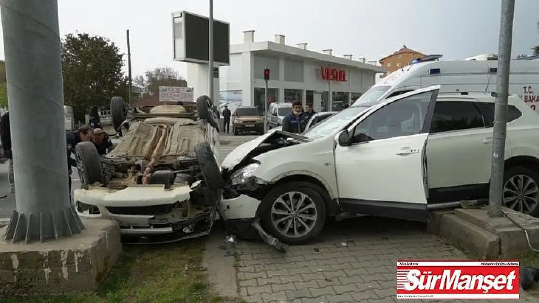 Göreve giden polisler kaza yaptı: 3 yaralı