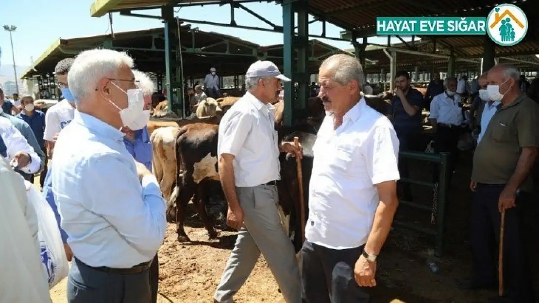 Güder, hayvan pazarını ziyaret etti