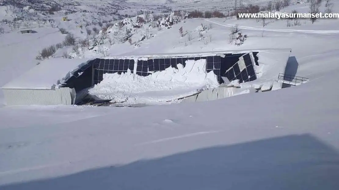 Güneş enerji panellerinin bulunduğu çatı çöktü