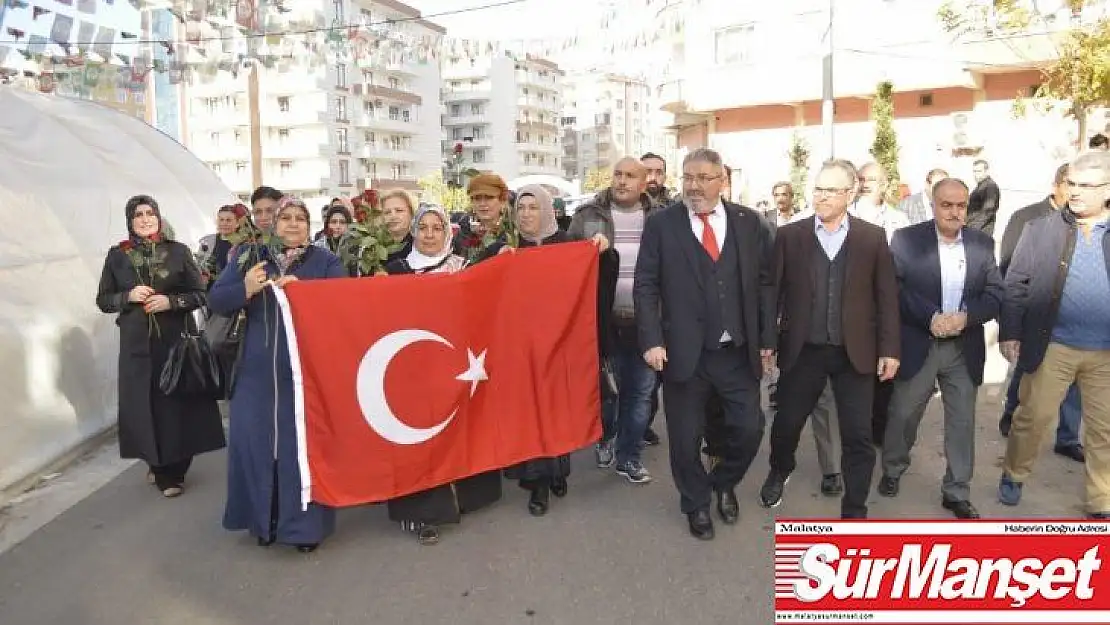 Gurbetçilerden HDP önünde evlat nöbeti tutan ailelere anlamlı ziyaret