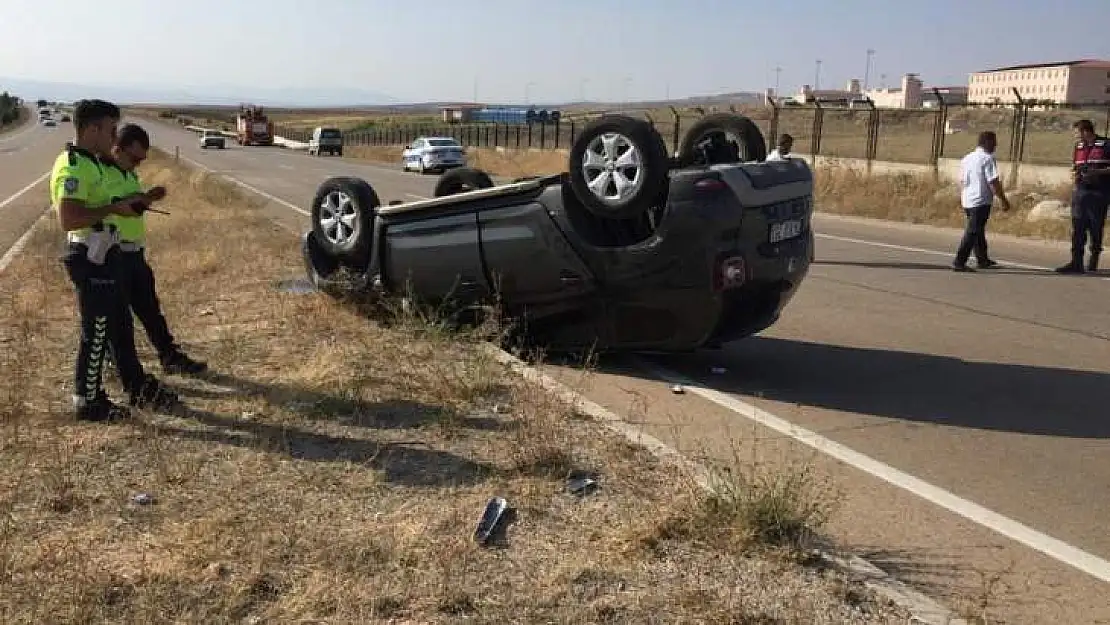 Takla atan otomobil ters döndü: 5 yaralı