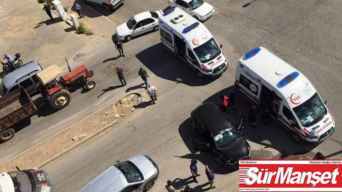 Hafif ticari araç ile otomobil çarpıştı: 5 yaralı