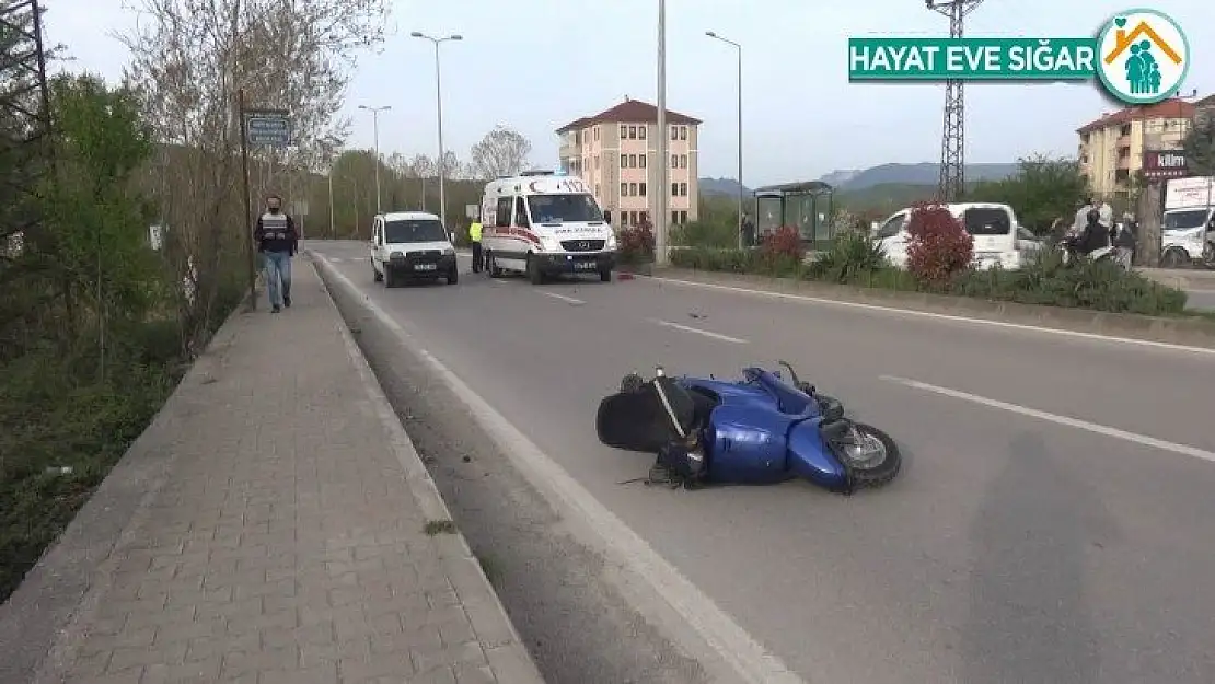 Hafif ticari araç motosiklete çarptı: 1 yaralı