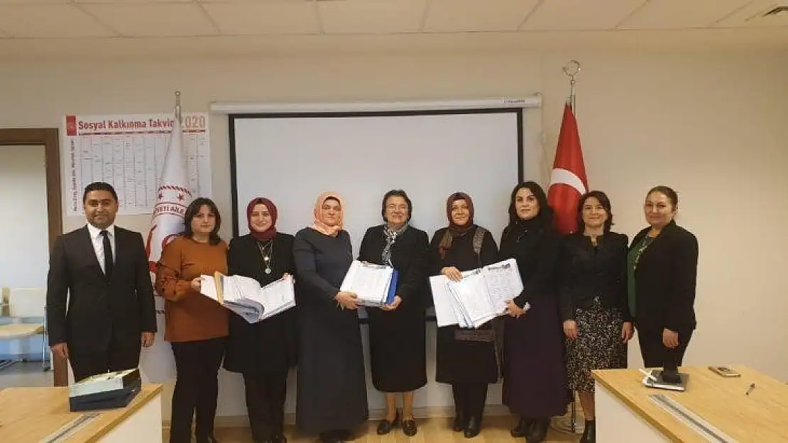 HAK-İŞ/HİZMET-İŞ kadın komitesinden iş yerlerinde 'Çocuk bakımevi' için 50 bin imza