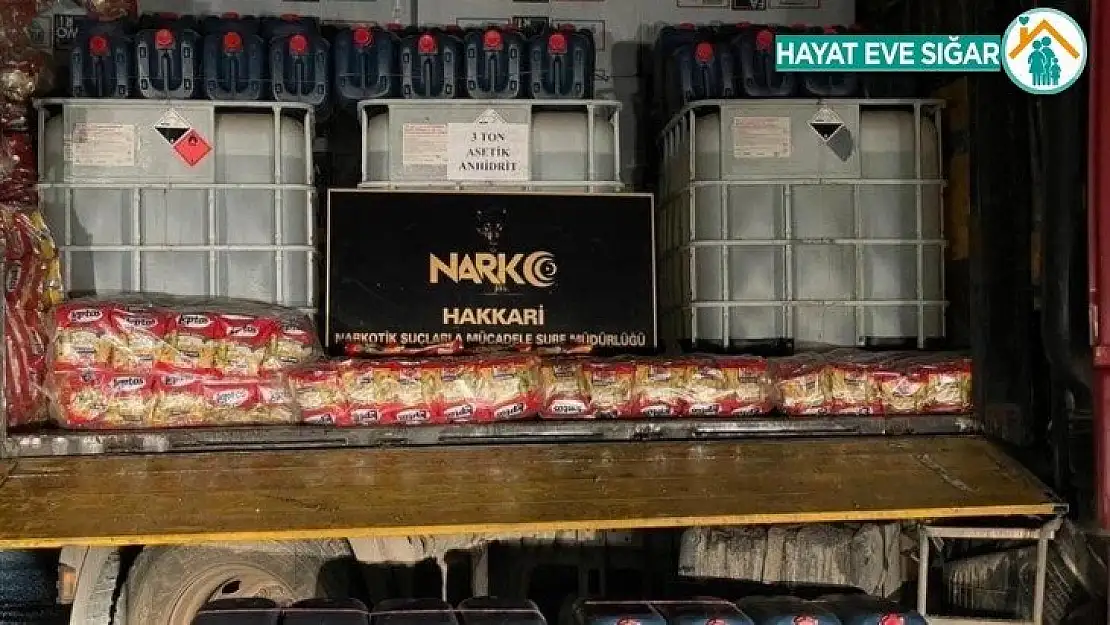 Hakkari'de 3 ton 300 litre asit anhidrit maddesi ele geçirildi