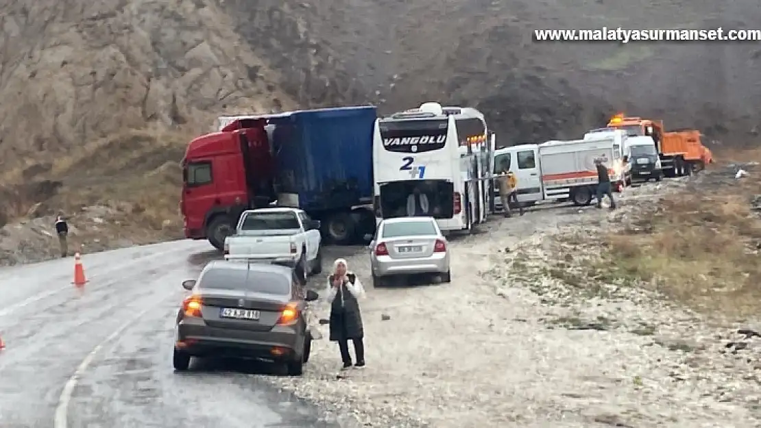 Trafik kazası: 3 ölü, 3 yaralı