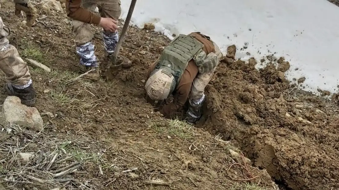 Hakkari'de uyuşturucu yapımında kullanılan malzemeler ele geçirildi