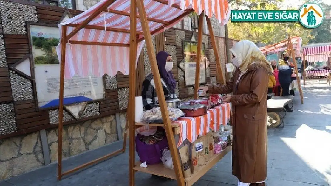 Hanımeli Pazarı yoğun ilgi görüyor