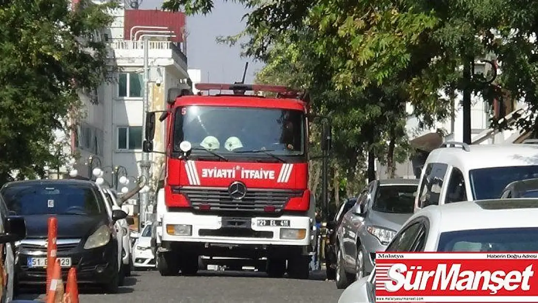 Hatalı park itfaiye aracının geçişini engelledi, yangını vatandaşlar söndürdü