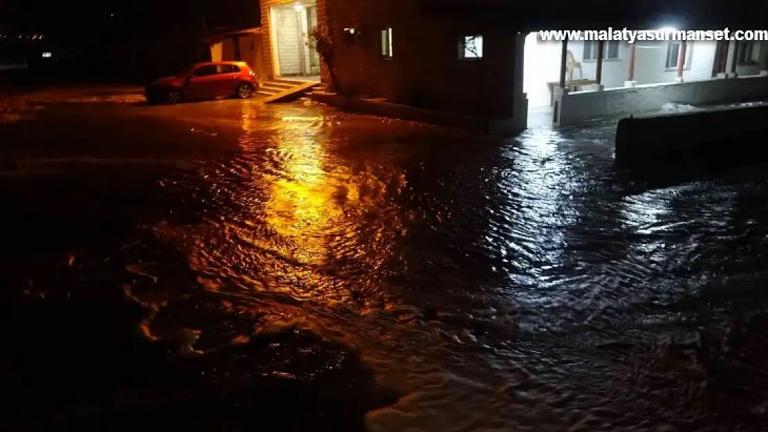 Hatay'da fırtına nedeniyle deniz taştı