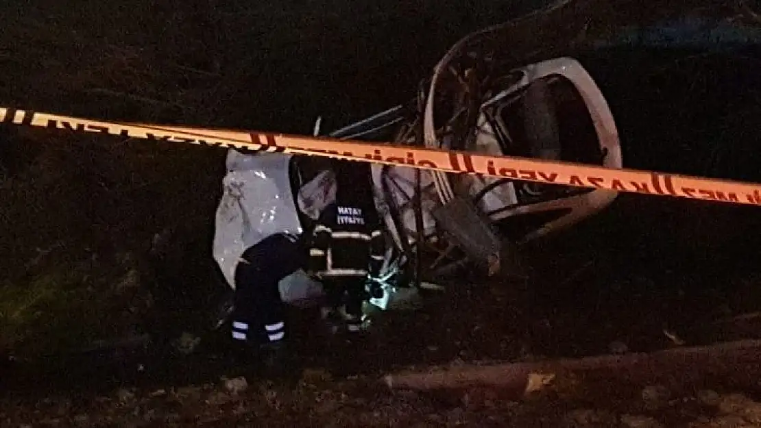 Hatay'da otomobil elektrik direğine çarptı: 1 ölü, 3 yaralı