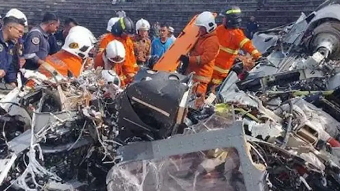Havada Korkunç Kaza! İki Helikopter Çarpıştı 5 Ölü