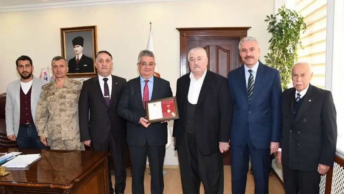 Hayırsever Yıldırım, altın madalyayla ödüllendirildi