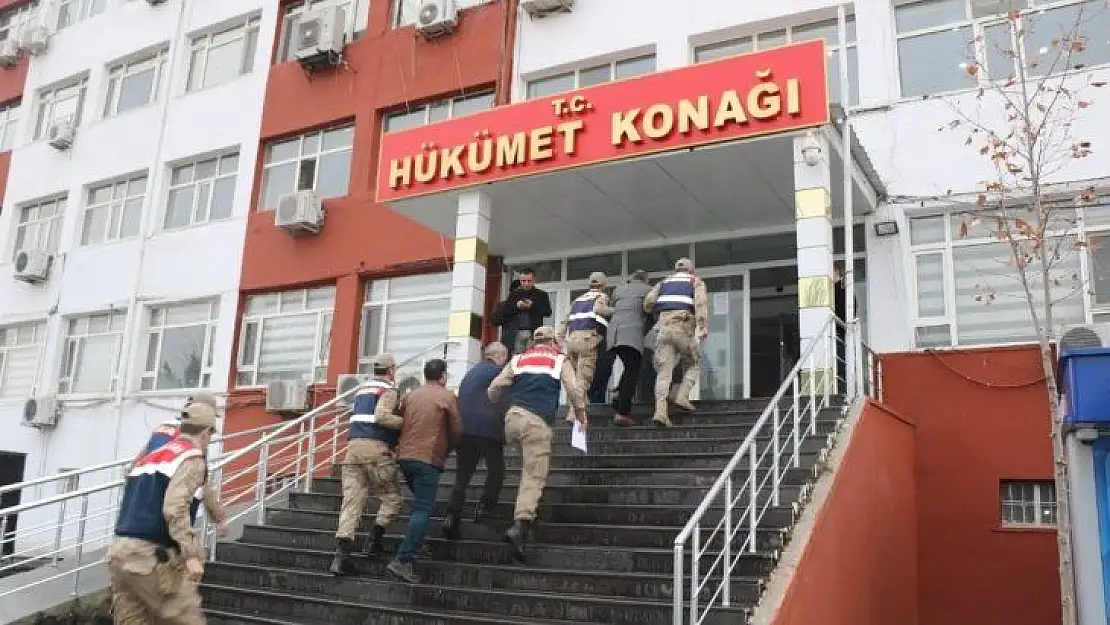 Hazine arazisini satan çete çökertildi