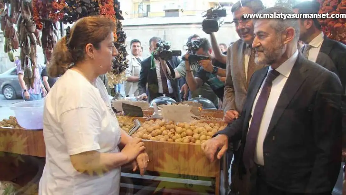 Hazine ve Maliye Bakanı Nebati, Gaziantep'te vatandaşlarla bir araya geldi