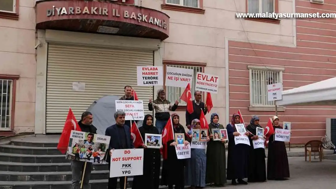 HDP önünde evlat nöbetine bir aile daha katıldı