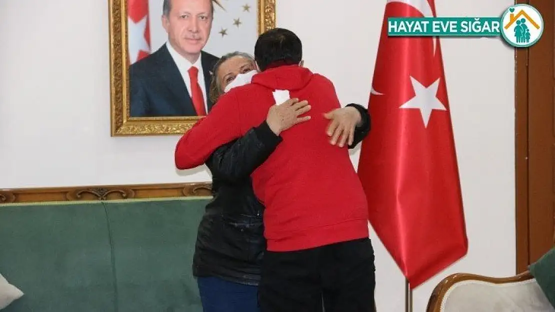 HDP önündeki ailelerin çığlığı PKK'yı bitirme noktasına getirdi, 23'üncü aile evladına kavuştu