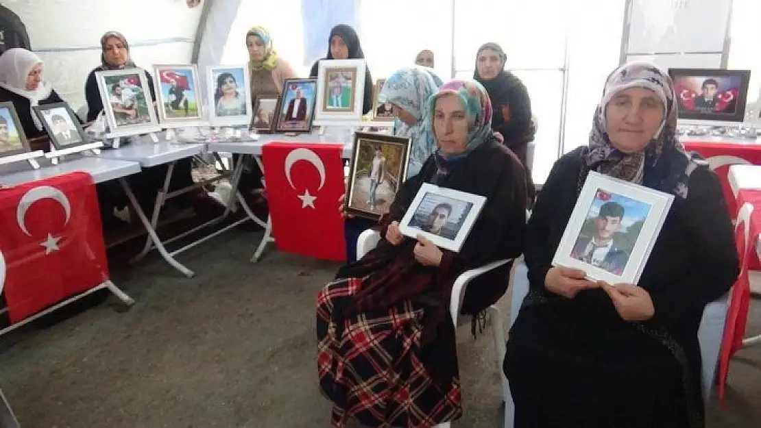 HDP önündeki ailelerin evlat nöbeti 182'nci gününde