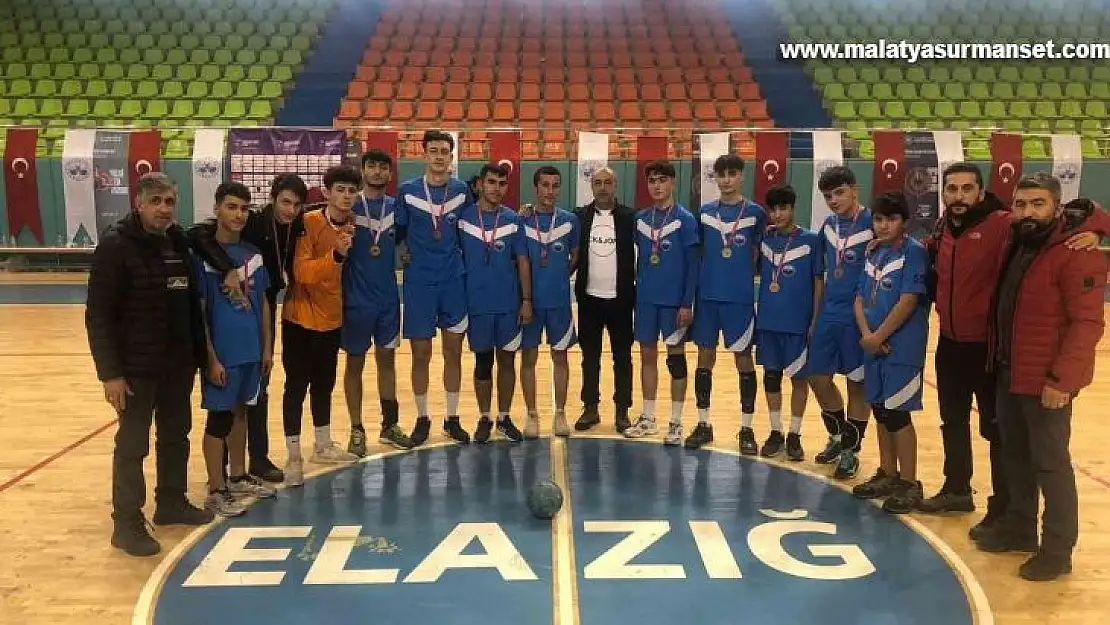 Hentbolda şampiyonlar Elazığ'dan