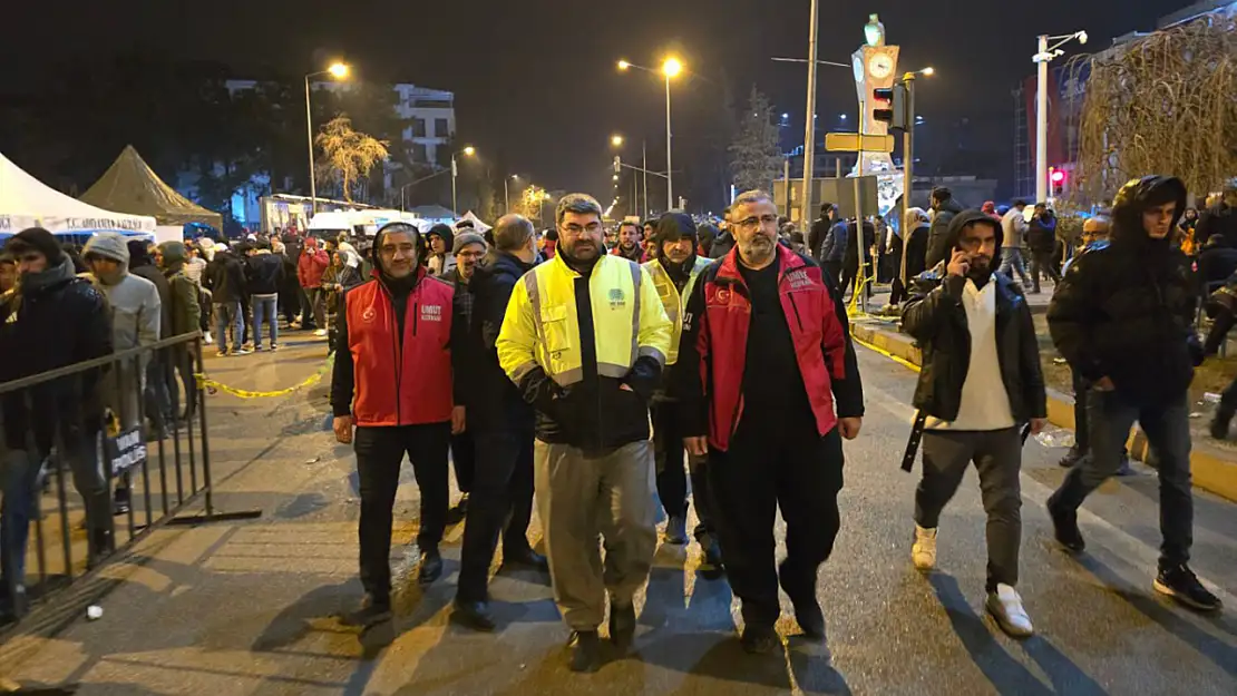 Her zaman depremzede kardeşlerimizin yanındayız