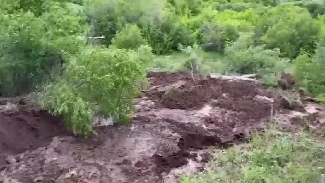 Heyelan tarım arazilerine zarar verdi