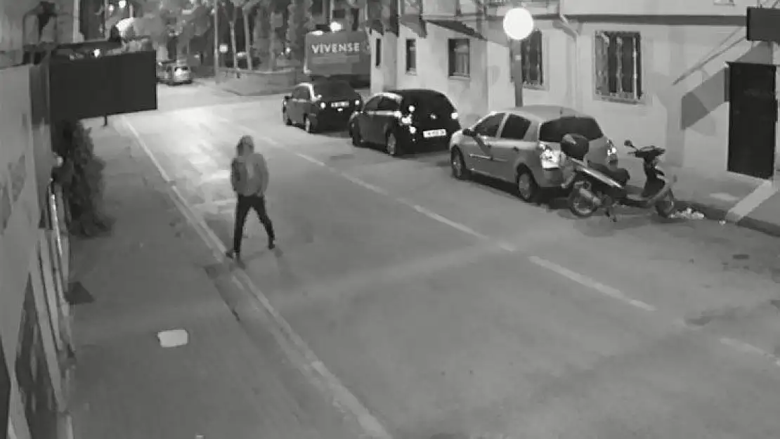 Hırsız işyeri sahibini bile şok etti