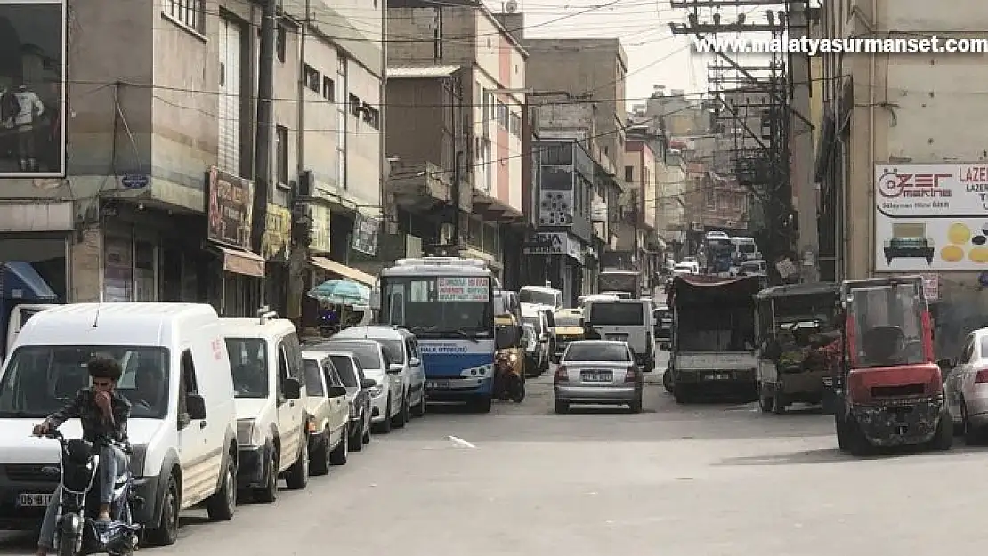 Hırsızların karşılaştığı anın güvenlik kamerasına yansıdığı mahalle hırsızlardan bıktı