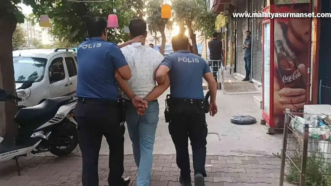 Hırsızlıktan aranan şahıs polisin kovalamacası ile yakalandı