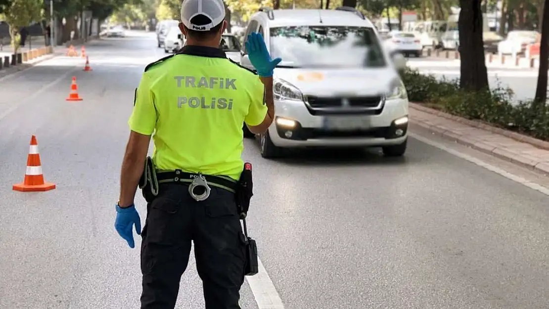 Hız İhlalleri Trafikte Başı Çekiyor! Bakan Yerlikaya Paylaştı