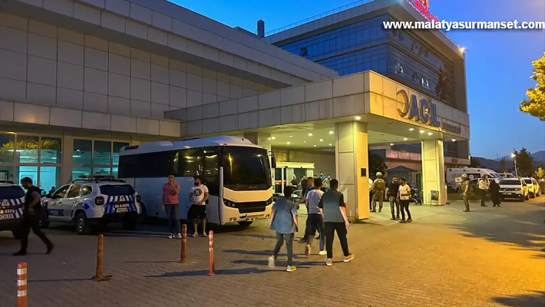 Husumetli aileler arasında çıkan silahlı kavgada 1 kişi öldü, 11 kişi yaralandı