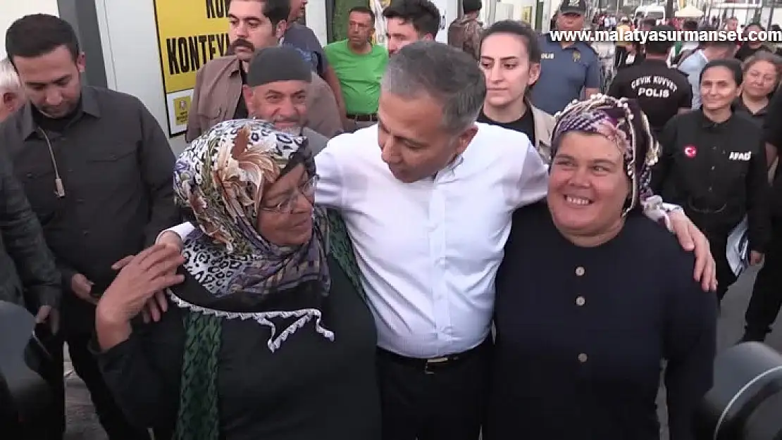 İçişleri Bakanı Ali Yerlikaya, Hatay'da depremzedelerle bir araya geldi