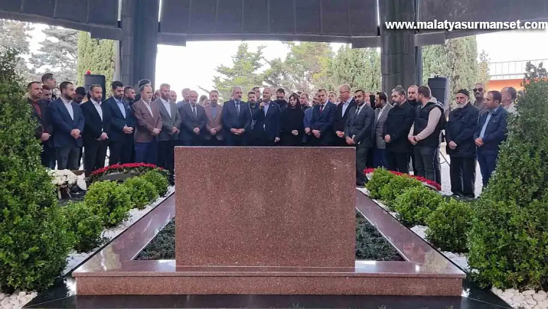 İçişleri Bakanı Soylu'dan 8. Cumhurbaşkanı Turgut Özal'ın kabrine ziyaret