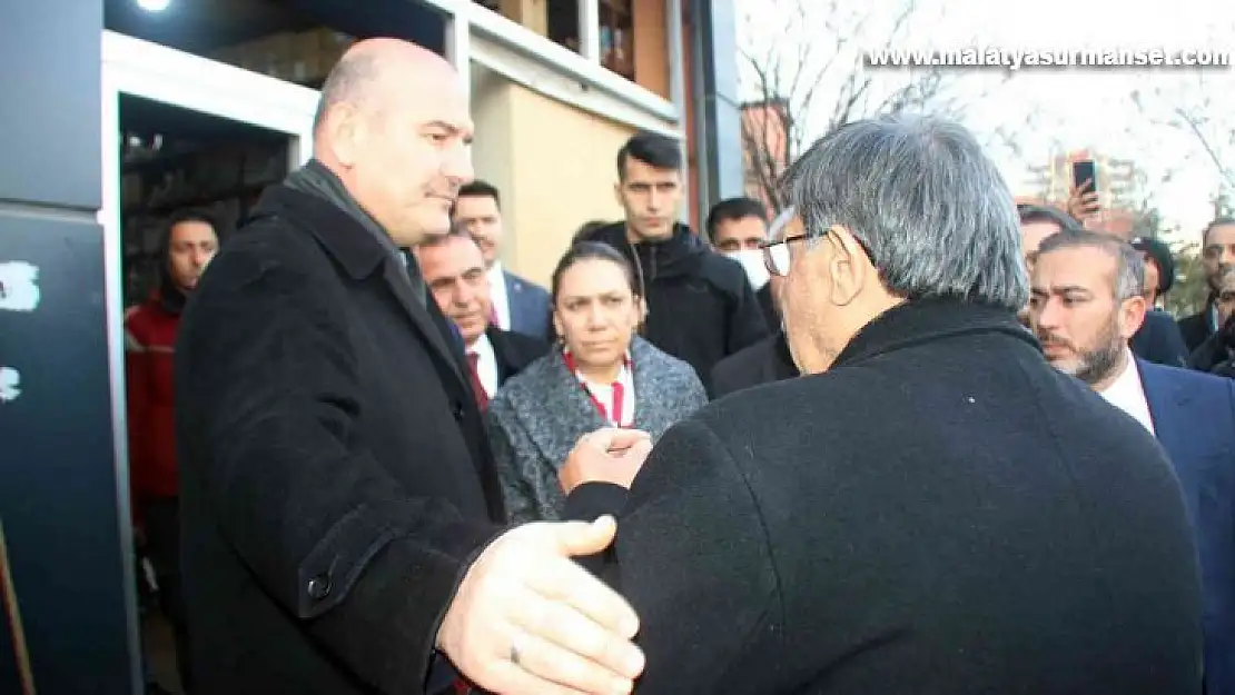 İçişleri Bakanı Soylu, Diyarbakır'da patlama alanında incelemelerde bulundu