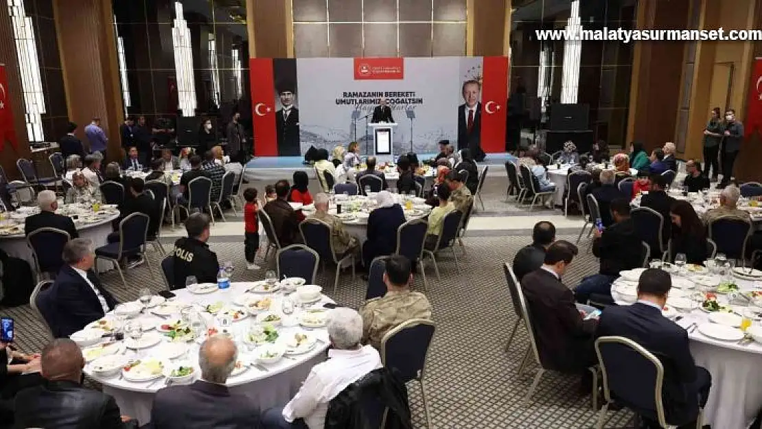 İçişleri Bakanı Soylu, Diyarbakır'da evlat nöbetindeki ailelerle iftarda bir araya geldi