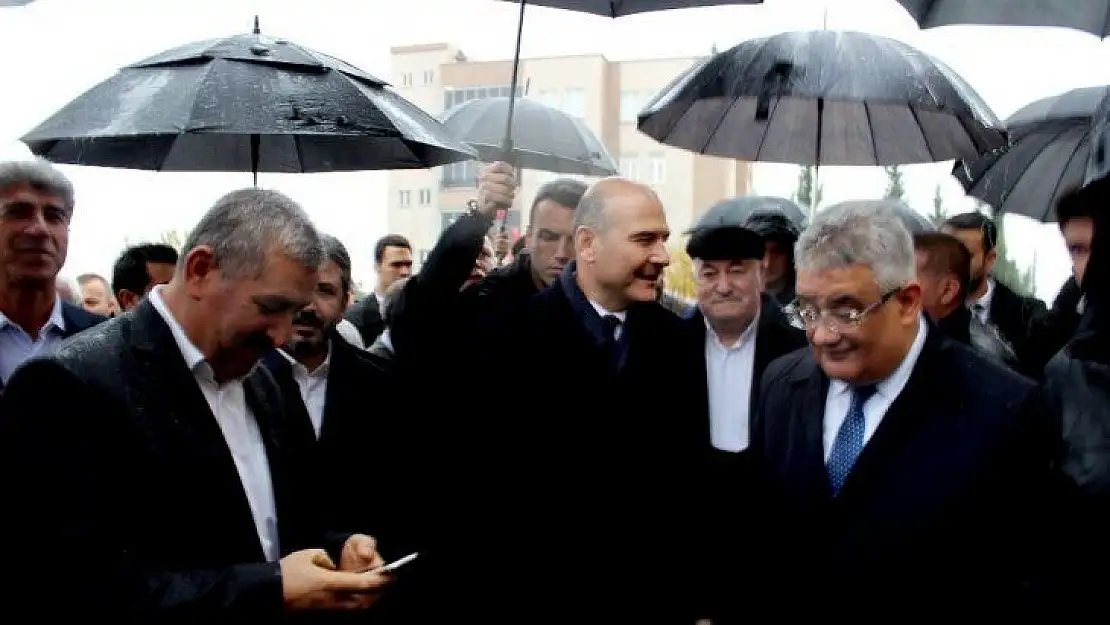 İçişleri Bakanı Süleyman Soylu'ya yağmur sürprizi