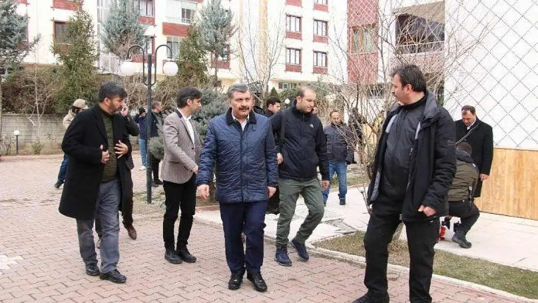 İçişleri ve Sağlık Bakanlarından depremzede aileye taziye ziyareti